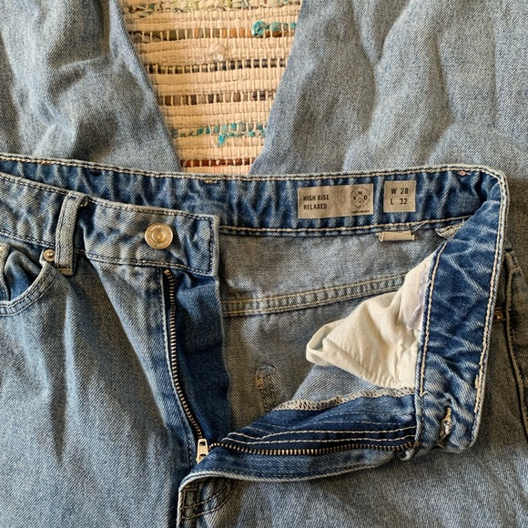 Vero Moda High Rise Relaxed Jeans - Picture 3 of 3